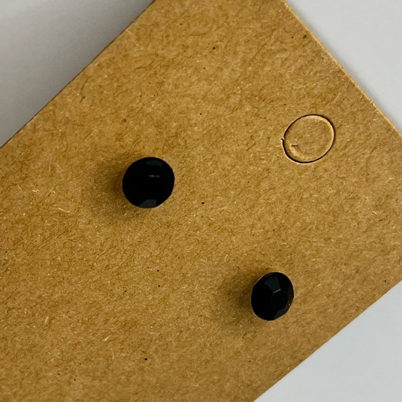 Diamond shaped pairs of stud earrings - Picture 3 of 5